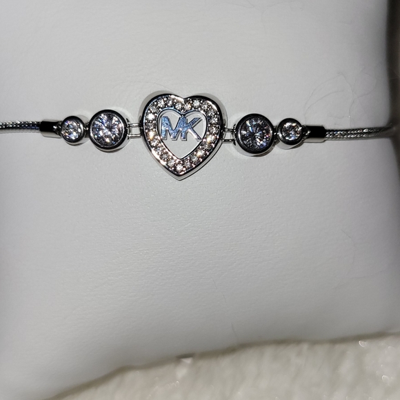 MK - Michael Kors Heart Bracelet in Silver - Picture 7 of 9